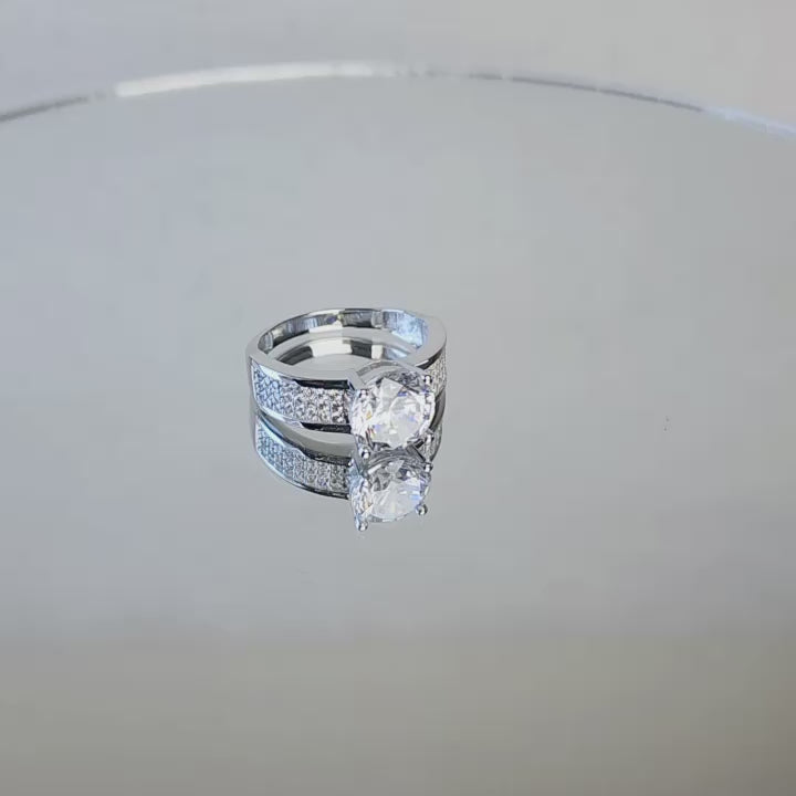 Uma White Gold Ring 17K